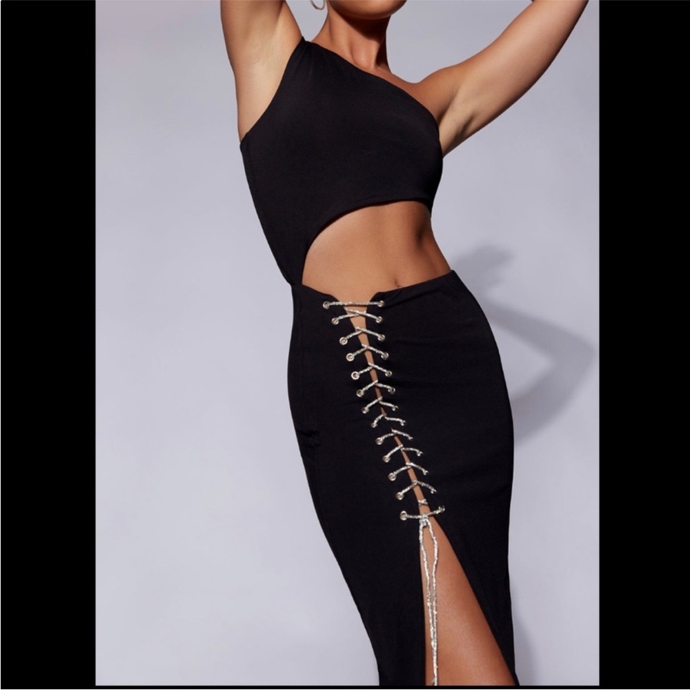 Meshki Elegant Black Lace-Up Dress